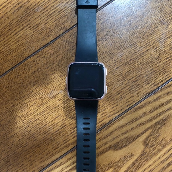fitbit versa watch peach rose gold